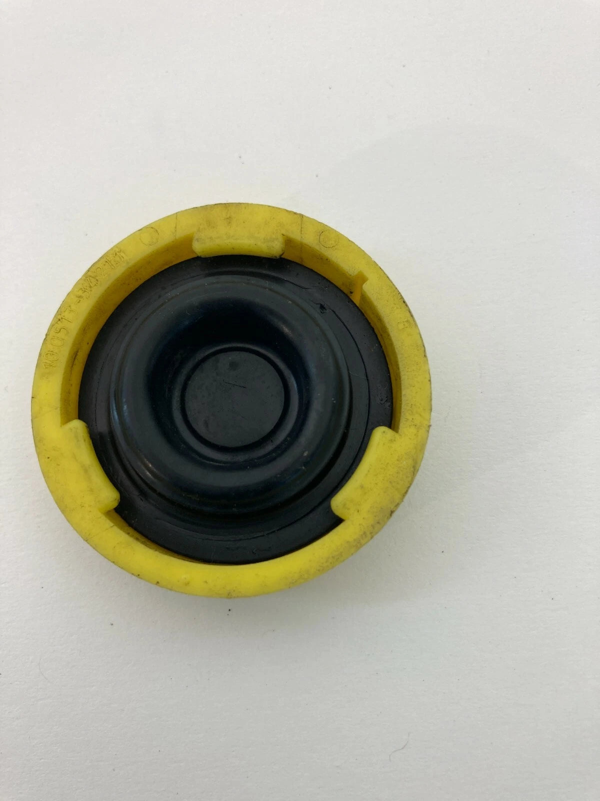 2005-2010 CHRYSLER 300 MASTER CYLINDER RESERVOIR BOTTLE GAS TANK CAP COVER