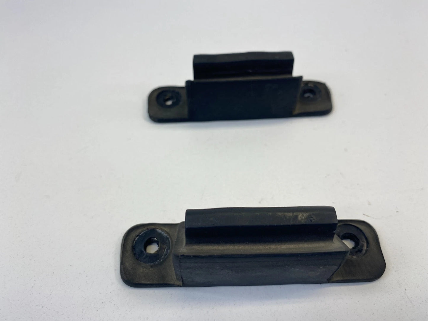 2003-2007 NISSAN MURANO REAR TRUNK HATCH LID RUBBER STOP BUMPER 90524-CA010 OEM