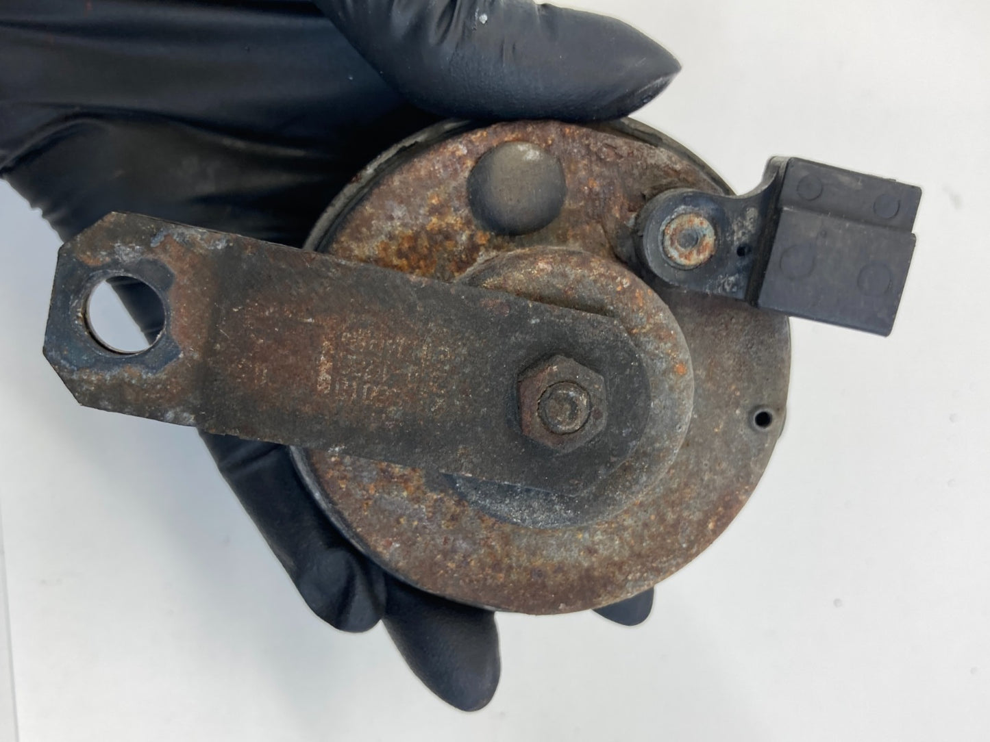 2005-2010 Scion tC Low Horn Note Tone Pitch Signal Alarm E13000026 OEM