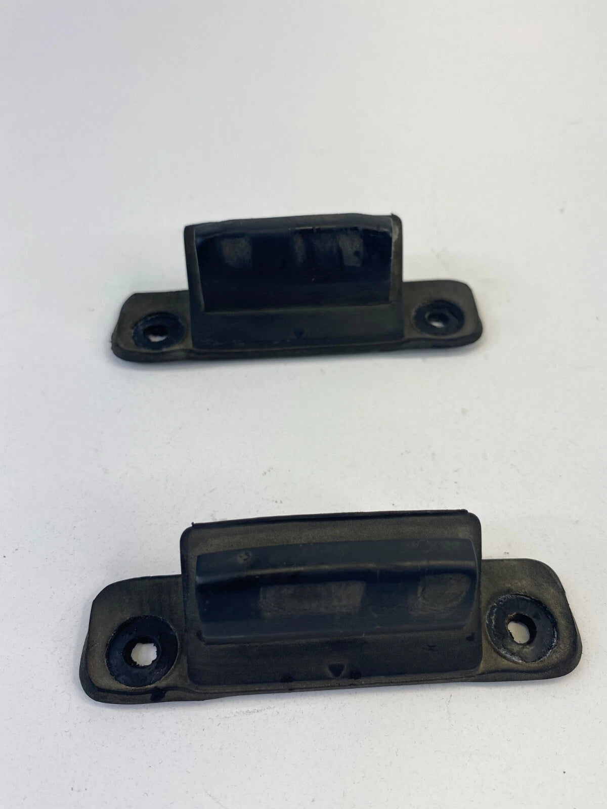 2003-2007 NISSAN MURANO REAR TRUNK HATCH LID RUBBER STOP BUMPER 90524-CA010 OEM