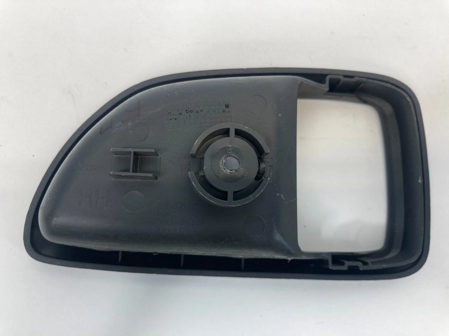 10-13 KIA SOUL FRONT RIGHT SIDE INNER DOOR HANDLE COVER BEZEL TRIM 82611-2K100