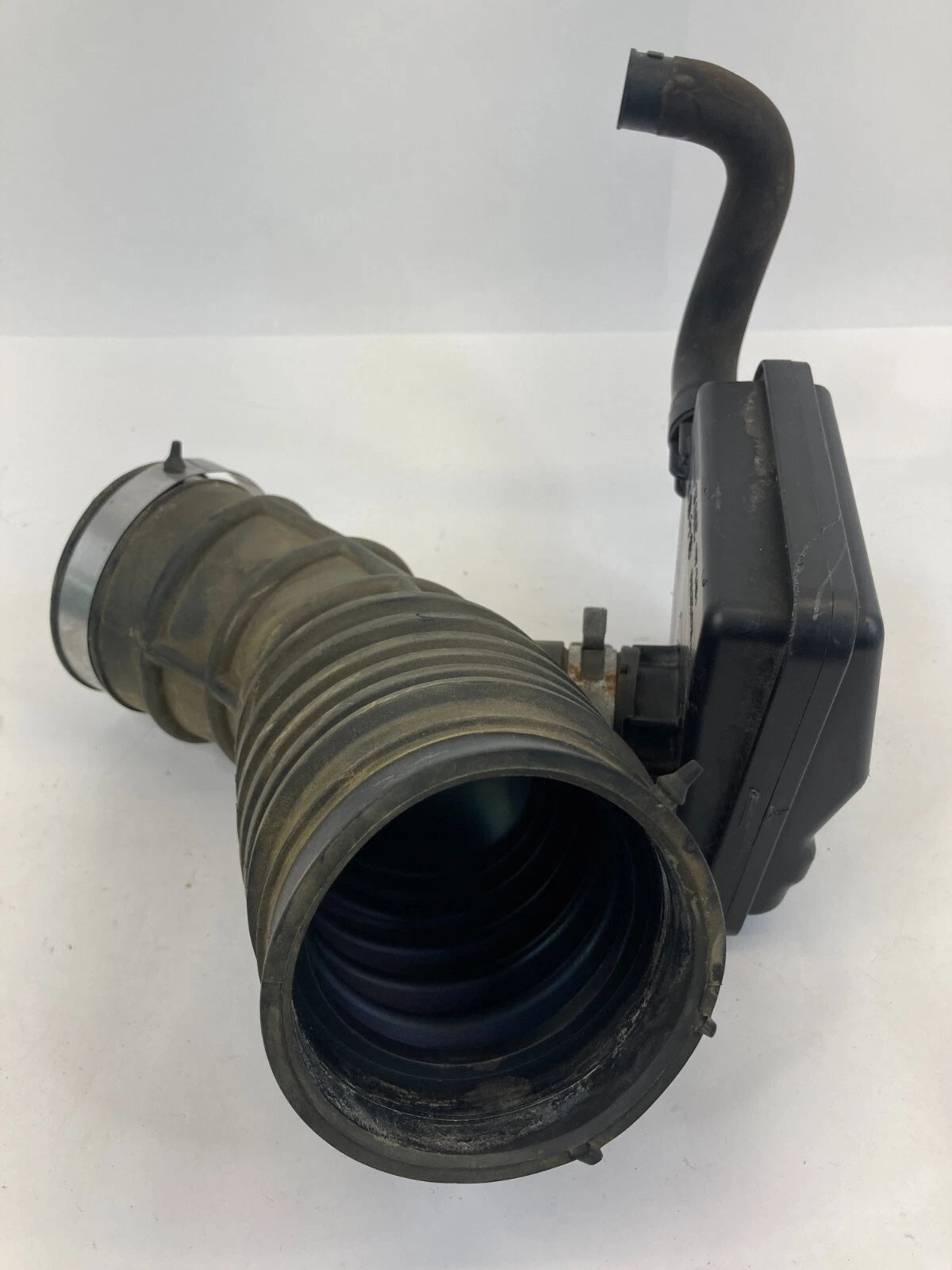 2013-2018 NISSAN ALTIMA SEDAN AIR INTAKE CLEANER RESONATOR DUCT HOSE TUBE OEM