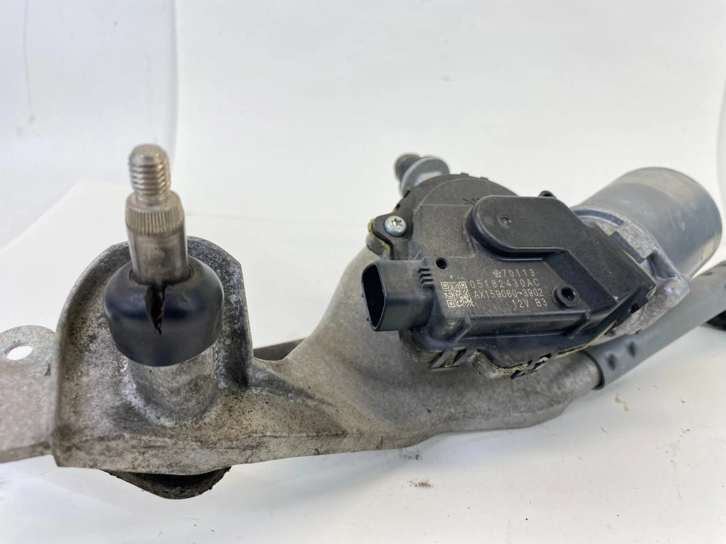 2012-2019 FIAT 500 FRONT WINDSHIELD WIPER MOTOR W/ LINKAGE ASSEMBLY OEM