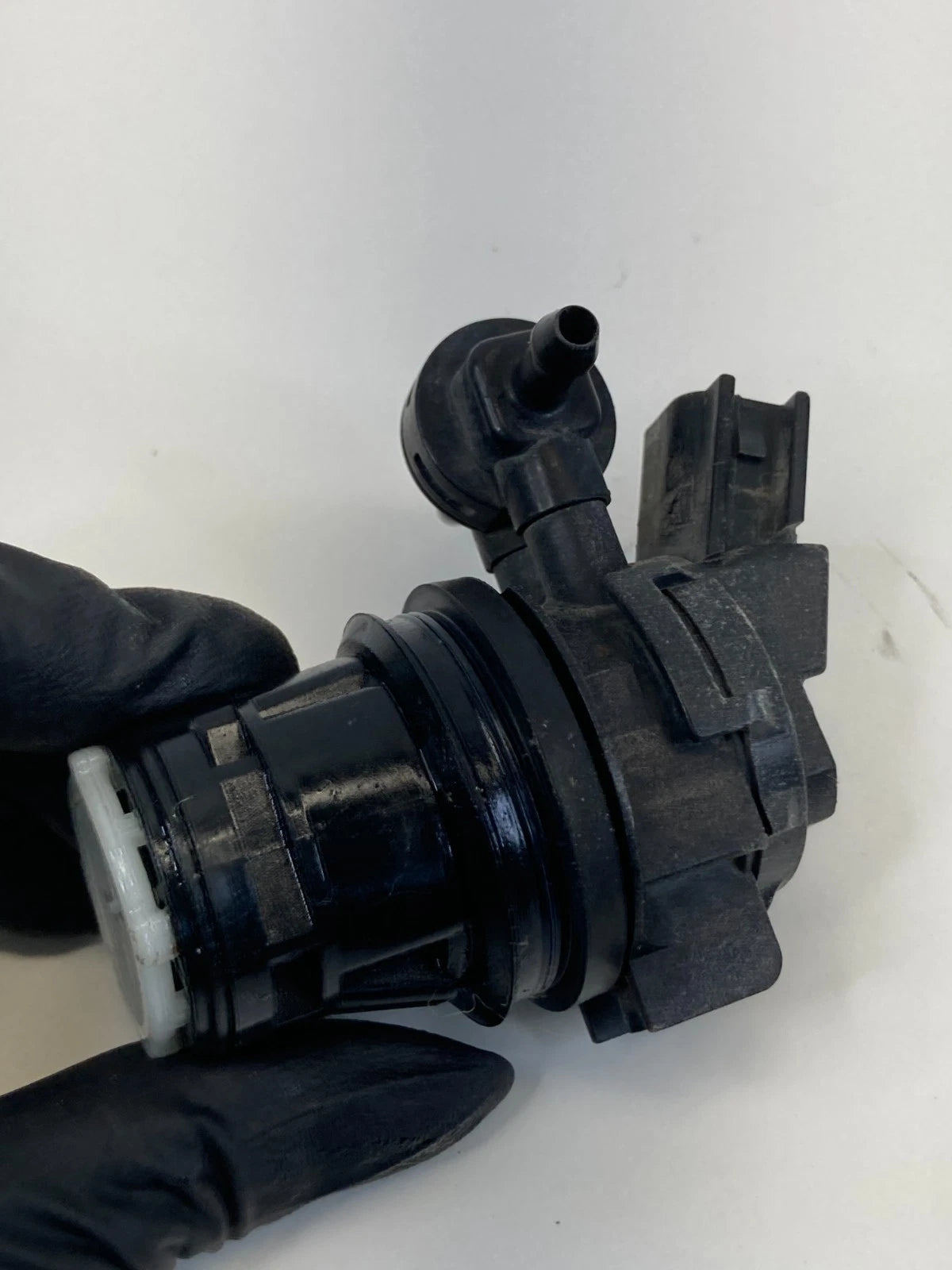 2005-2008 DODGE MAGNUM FRONT WINDSHIELD WASHER PUMP MOTOR ASSEMBLY OEM