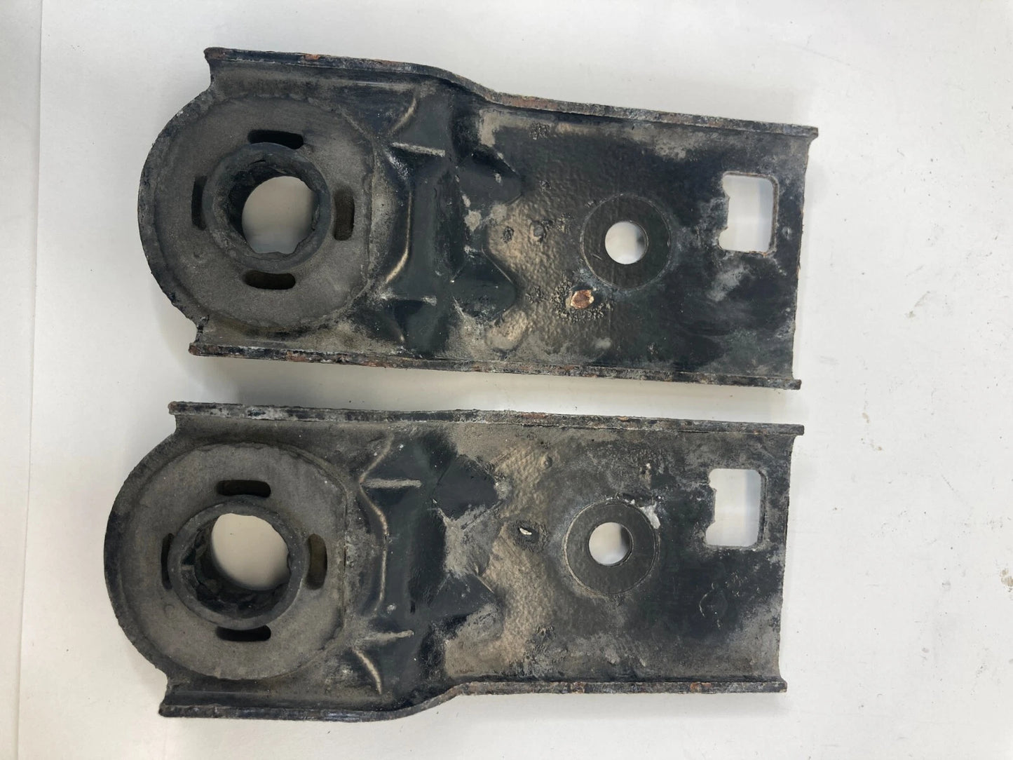 1998-2002 LINCOLN TOWN CAR MOUNT RADIATOR UPPER BRACKET MOUNT PAIR SET OEM