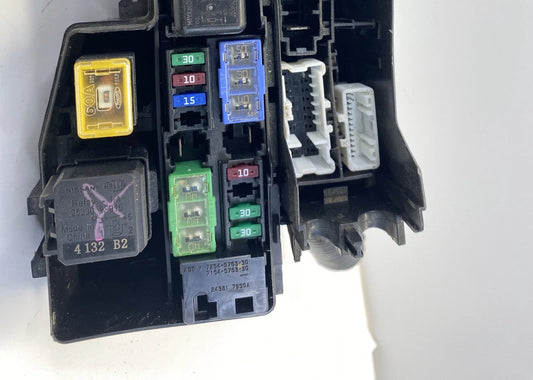 2013-2016 NISSAN PATHFINDER ENGINE FUSE BOX RELAY MODULE 7254-5763-30 OEM
