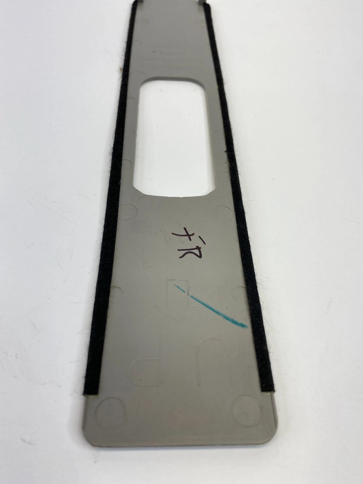 2005-2015 NISSAN XTERRA RIGHT SIDE UPPER CENTER PILLAR TRIM PANEL 76985EA500 OEM
