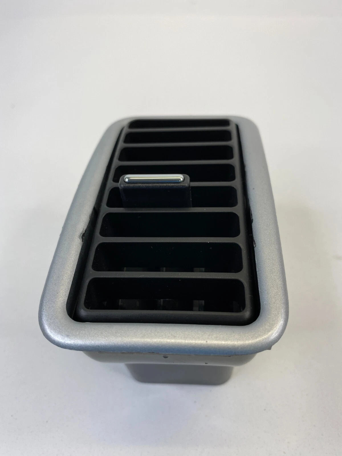 2007-2009 PONTIAC TORRENT FRONT PASSENGER SIDE A/C DASH AIR VENT GRILLE OUTLET