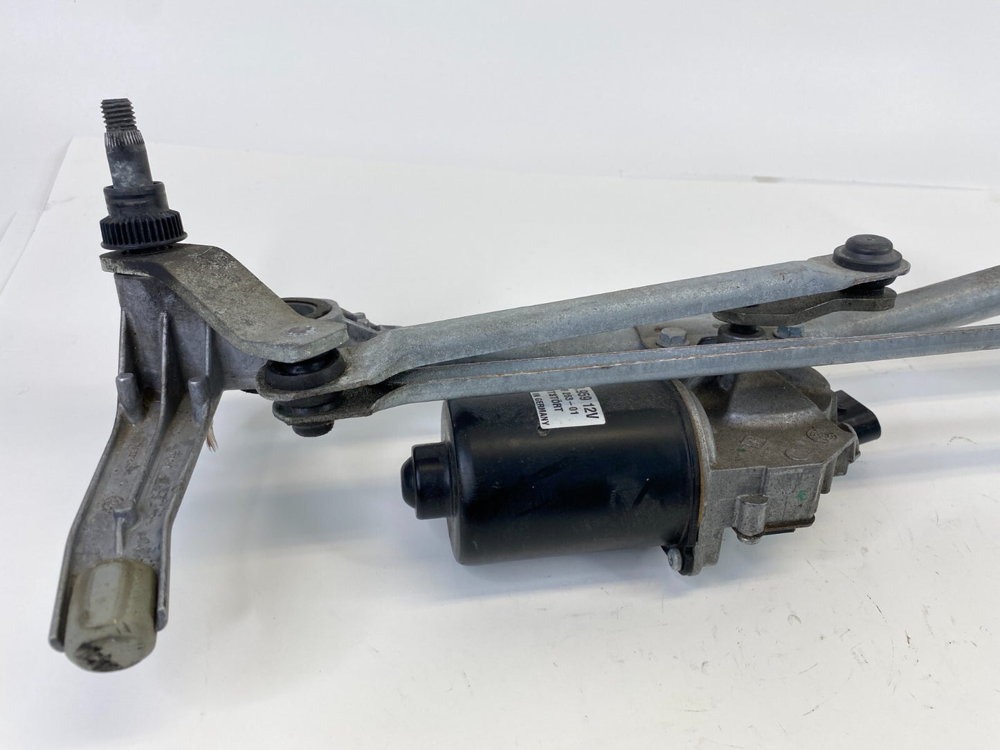 2006 06 BMW 330xi Front Windshield Wiper Motor w/ Linkage 697826301 OEM