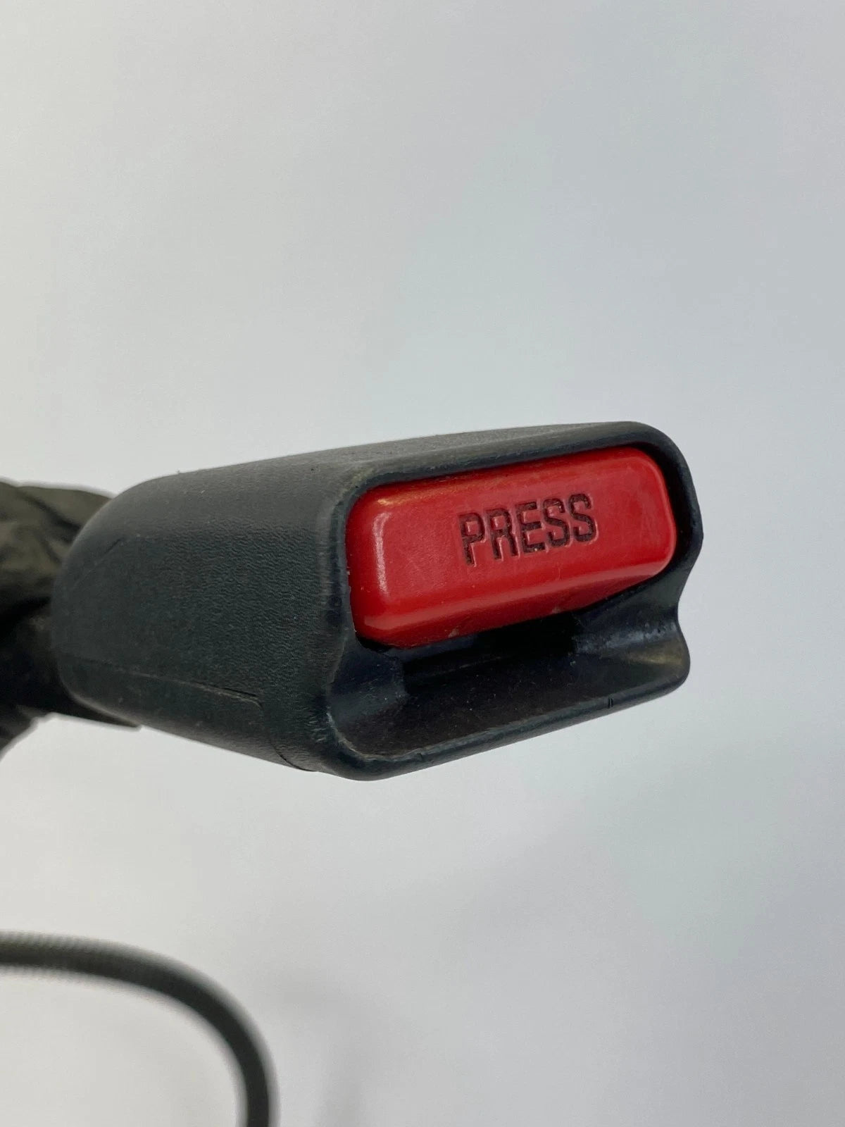 2010-2013 KIA SOUL FRONT RIGHT PASSENGER SIDE SEAT BELT BUCKLE END ASSEMBLY OEM