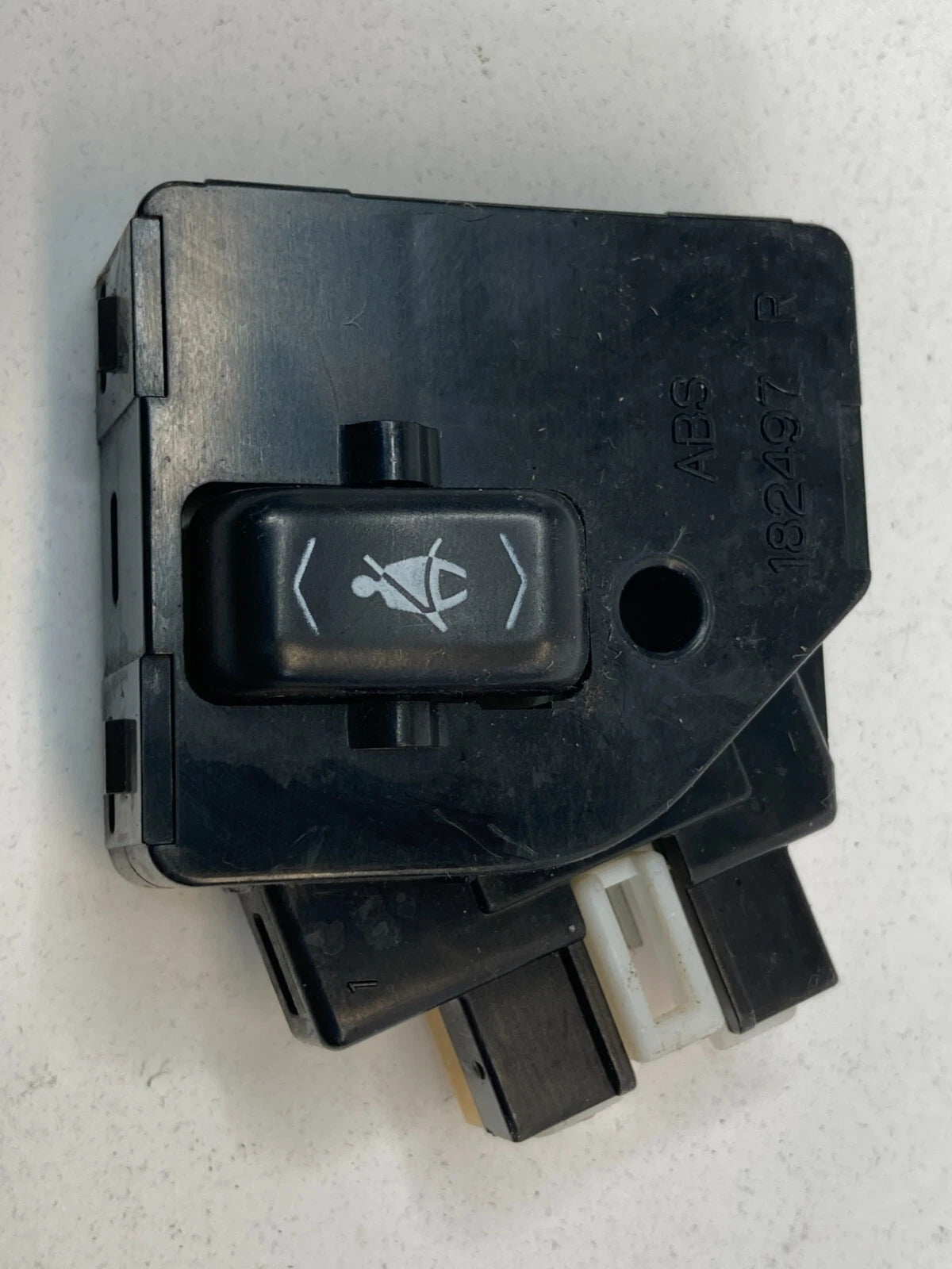 1990-1994 LEXUS LS400 FRONT RIGHT PASSENGER SEAT BELT ADJUSTMENT SWITCH 182497 R
