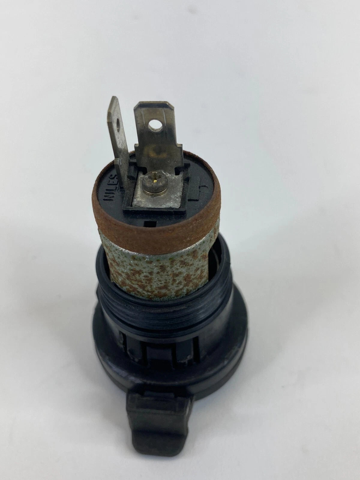 2001-2004 NISSAN PATHFINDER REAR 12V POWER OUTLET PLUG IGNITION SOCKET OEM