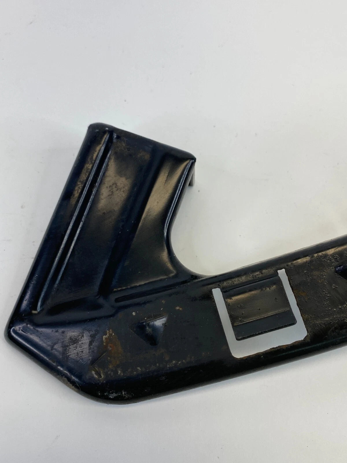 2014-2016 KIA FORTE FORTE5 FRONT LEFT DRIVER BUMPER RETAINER BRACKET COVER OEM