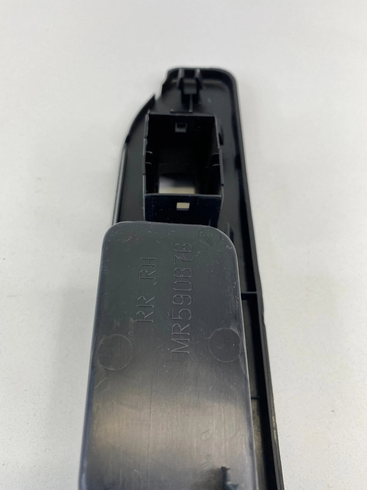 2004-2006 MITSUBISHI GALANT REAR RIGHT WINDOW SWITCH BEZEL TRIM 590849-0508