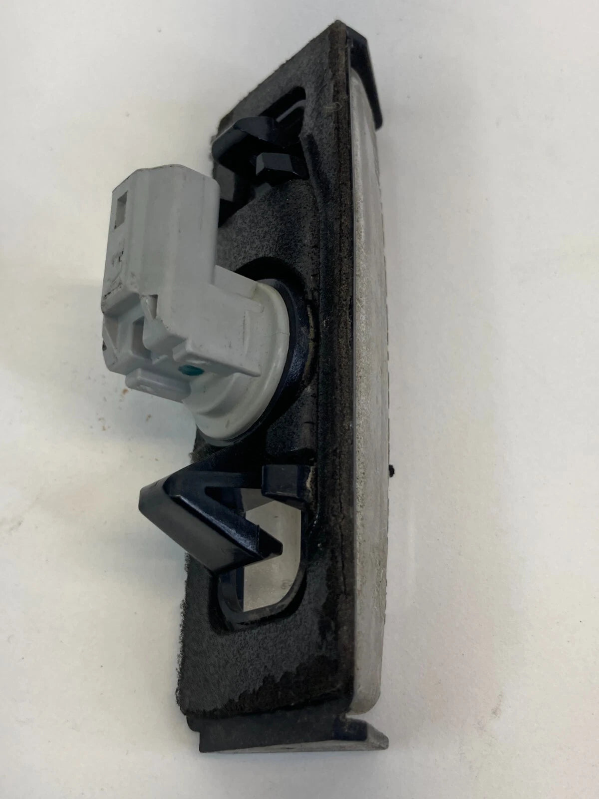 2002-2011 TOYOTA CAMRY SEDAN 4-DR REAR TRUNK LID LICENSE PLATE LIGHT LAMP OEM