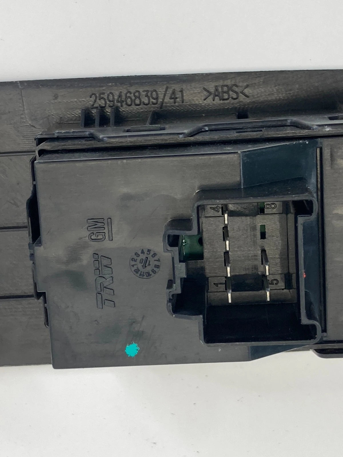 2010-2017 GMC TERRAIN FRONT RIGHT DOOR POWER WINDOW SWITCH W/ BEZEL 25946839 OEM