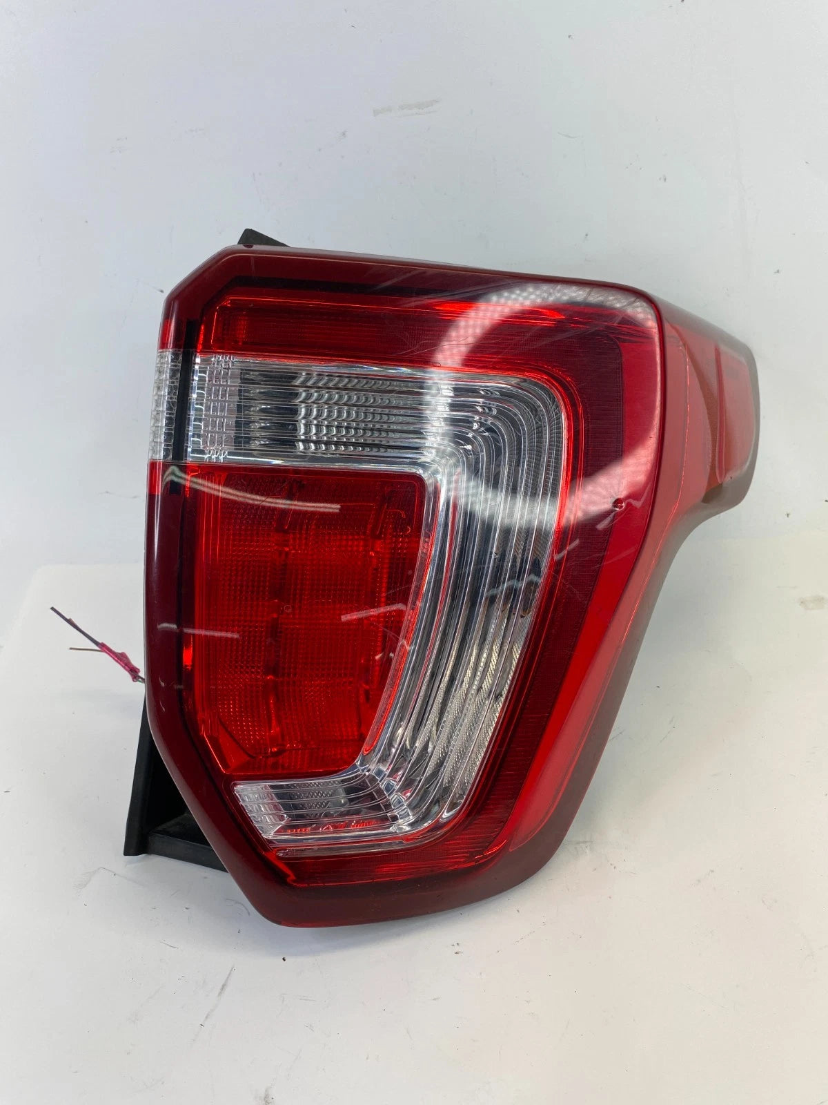 2016-2019 FORD INTERCEPTOR UTILITY REAR RIGHT SIDE TAILLIGHT TAIL LAMP OEM