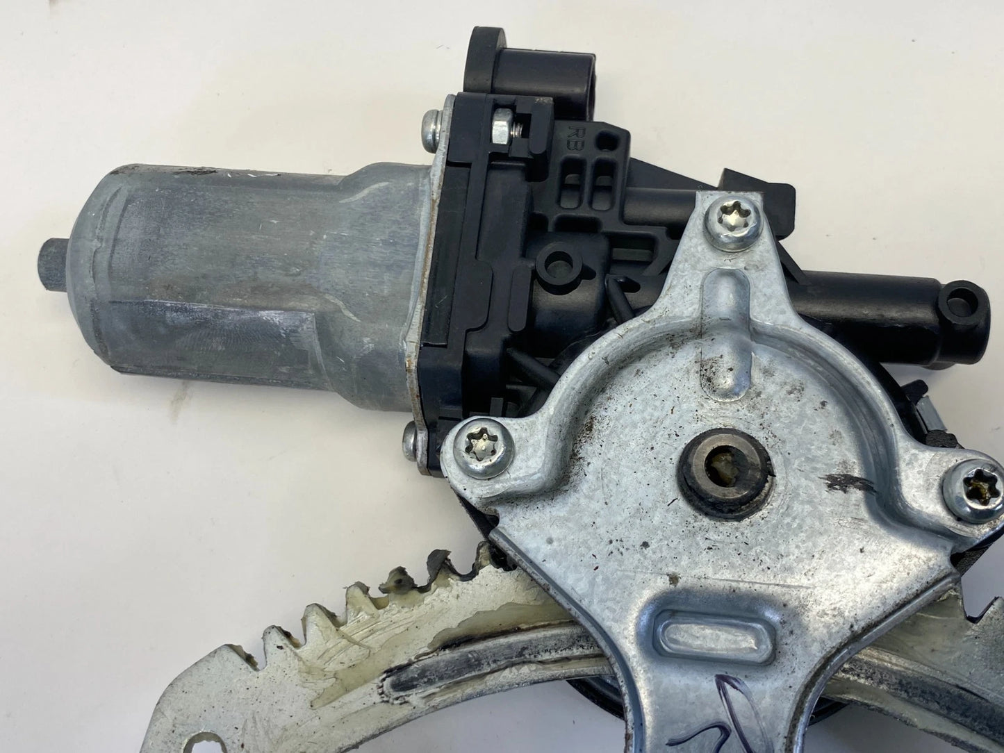 2004-2010 TOYOTA SIENNA REAR RIGHT PASSENGER POWER WINDOW REGULATOR MOTOR OEM
