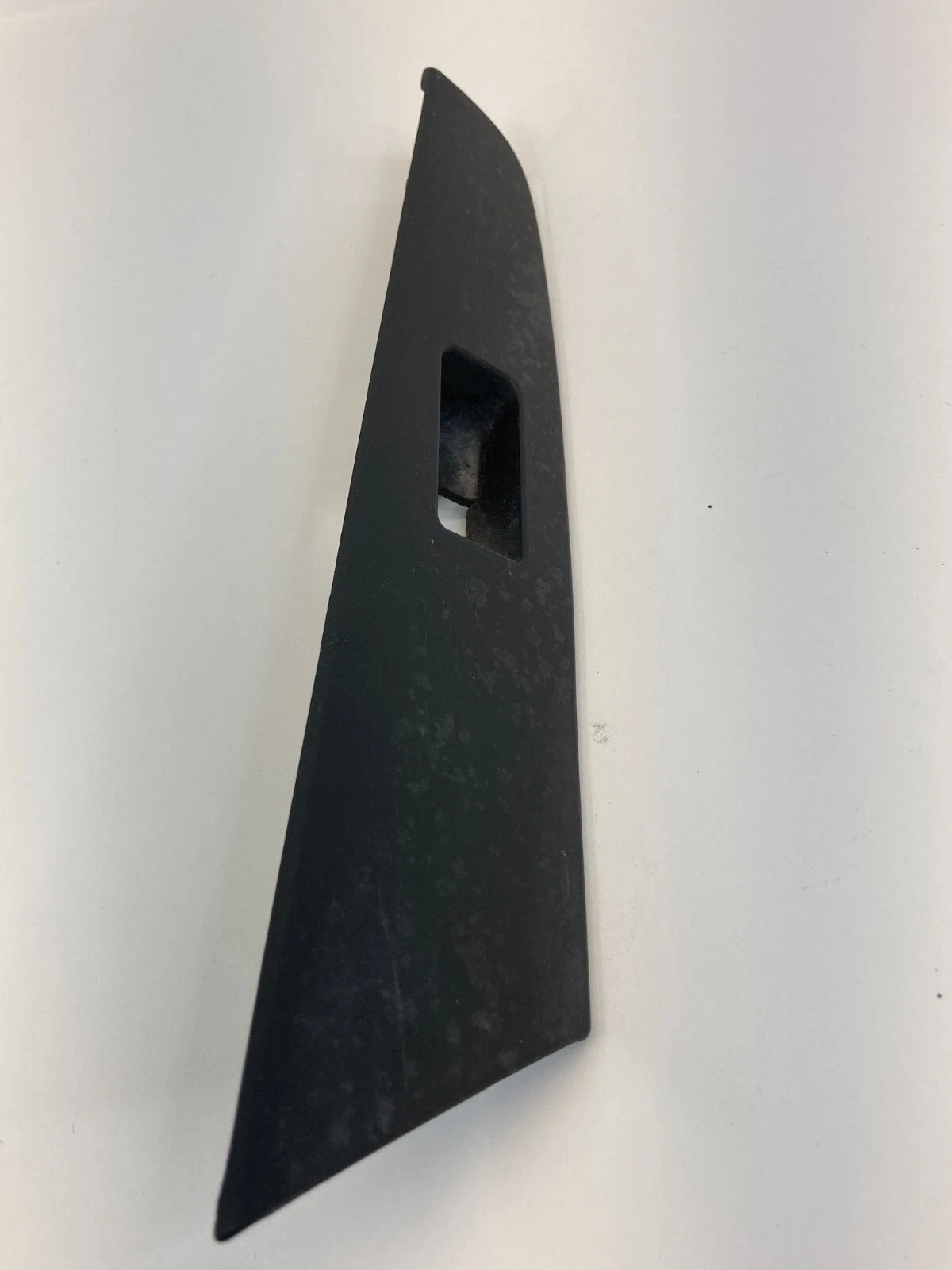 04-09 MAZDA 3 MAZDA3 SEDAN REAR LEFT DOOR WINDOW SWITCH BEZEL TRIM B32H-5581J