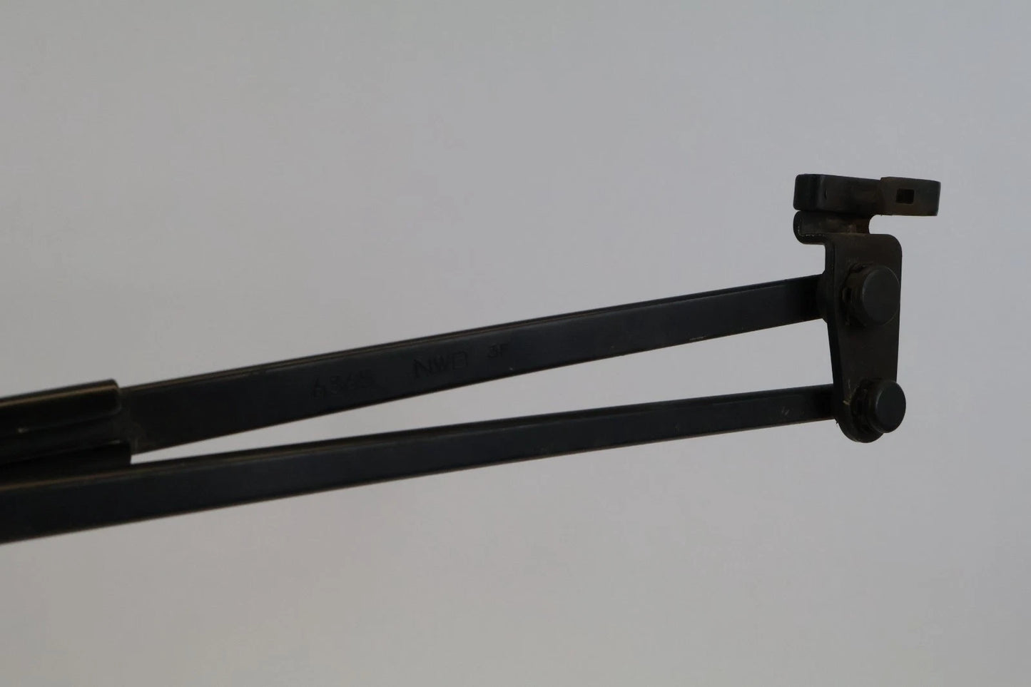 2001-2006 LEXUS LS430 FRONT LEFT DRIVER WINDSHIELD WIPER ARM ASSEMBLY OEM