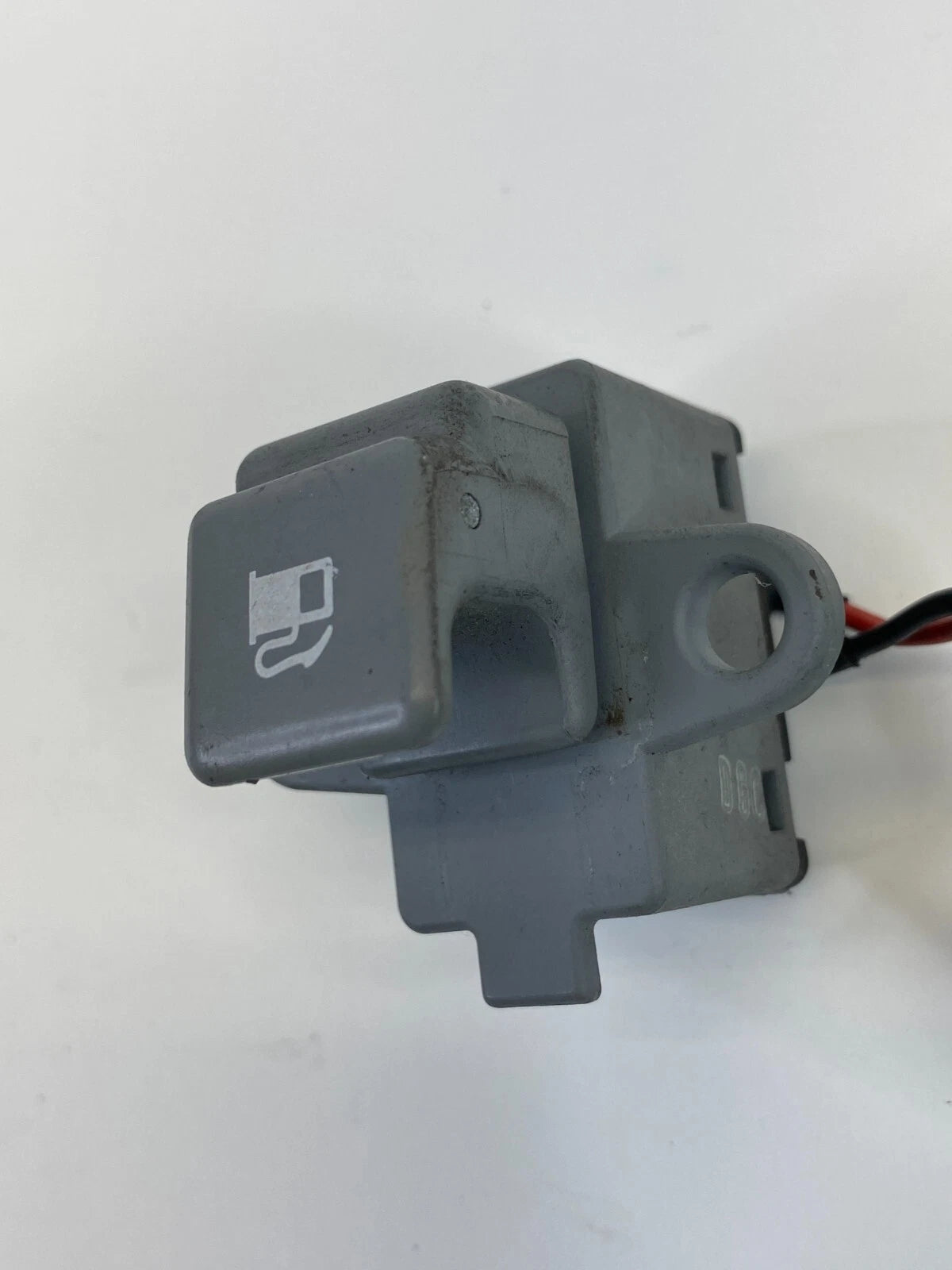 2009-2011 KIA BORREGO FUEL DOOR RELEASE BUTTON SWITCH OEM 93590-2J000