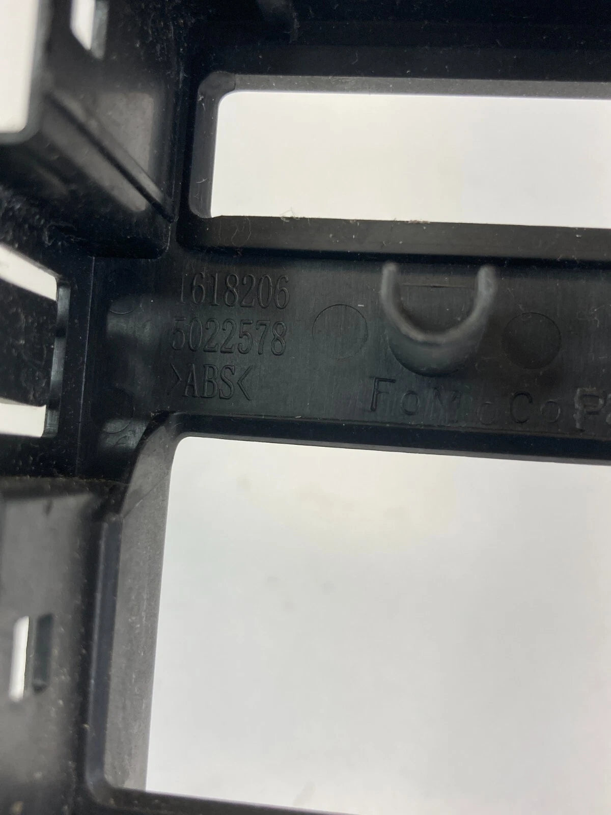2010-2012 LINCOLN MKT FRONT LEFT DRIVER SIDE POWER MASTER WINDOW SWITCH BEZEL