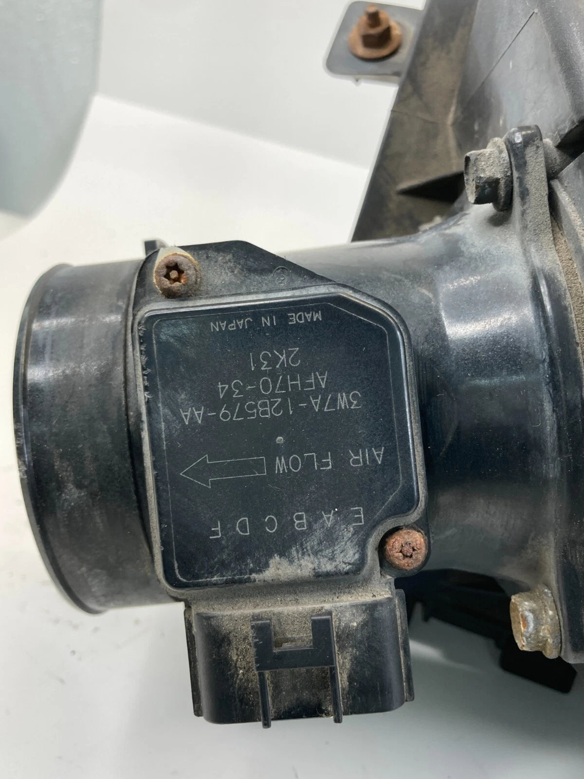 2003 2004 FORD CROWN VICTORIA 4.6L AIR CLEANER INTAKE BOX ASSEMBLY W/ MAF OEM