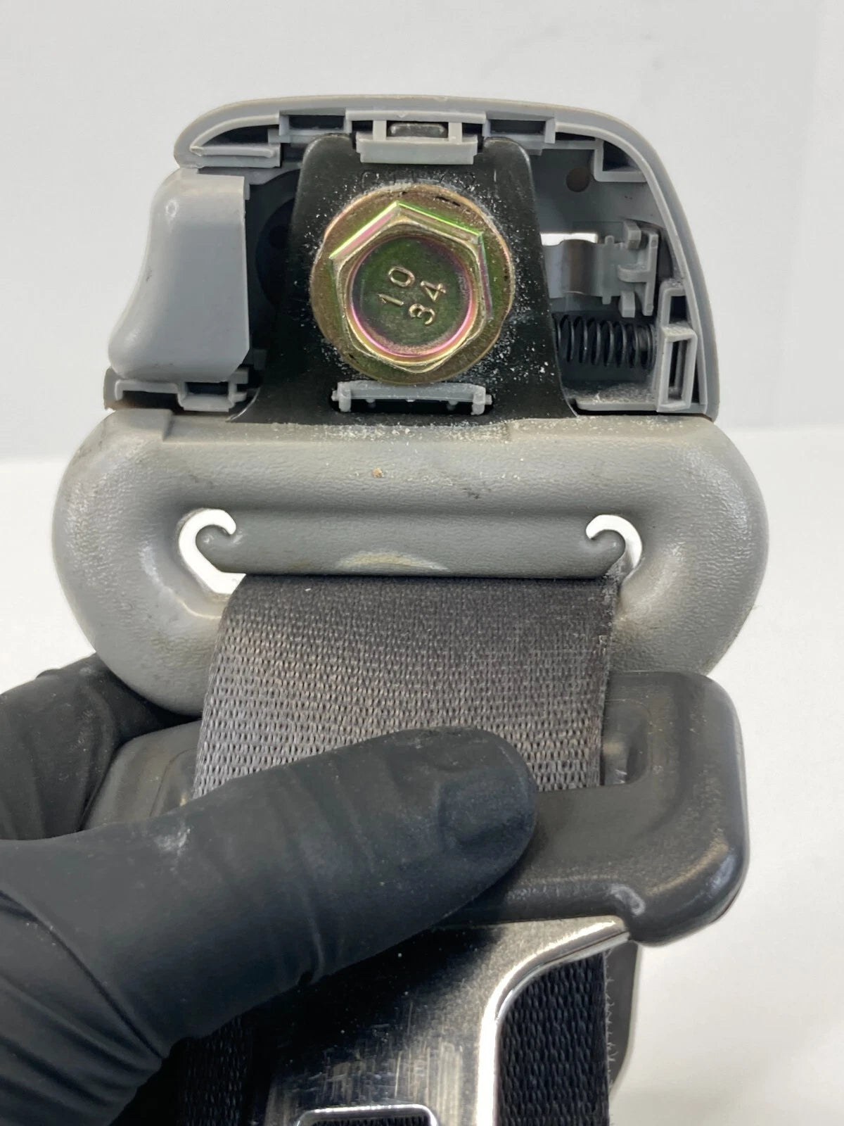 2003 2004 MITSUBISHI MONTERO SPORT FRONT RIGHT PASSENGER SEAT BELT RETRACTOR OEM