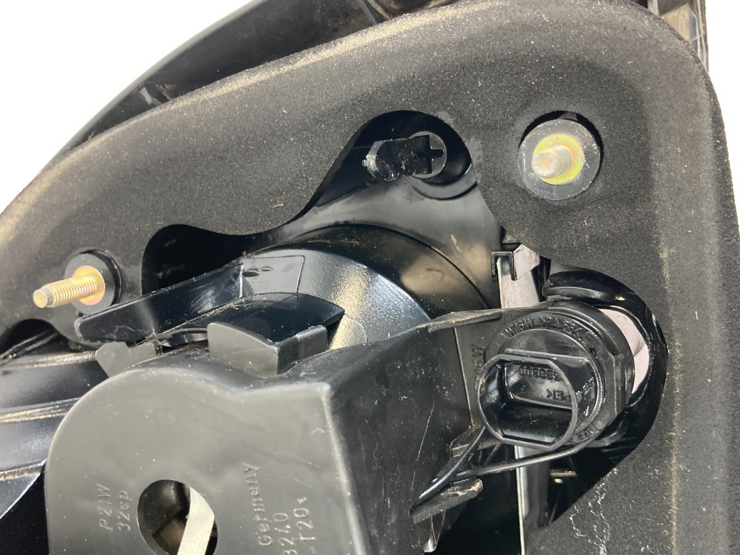 2006 2007 BMW 530xi Sedan Rear Right Passenger Side Tail Light Taillight 7165740