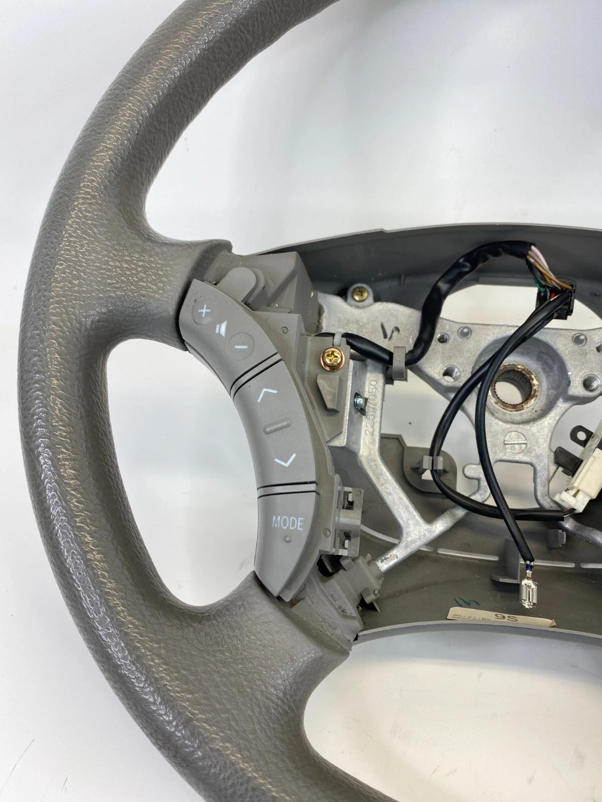 2004-2006 TOYOTA SIENNA STEERING WHEEL W/ AUDIO & CRUISE CONTROL SWITCHES OEM