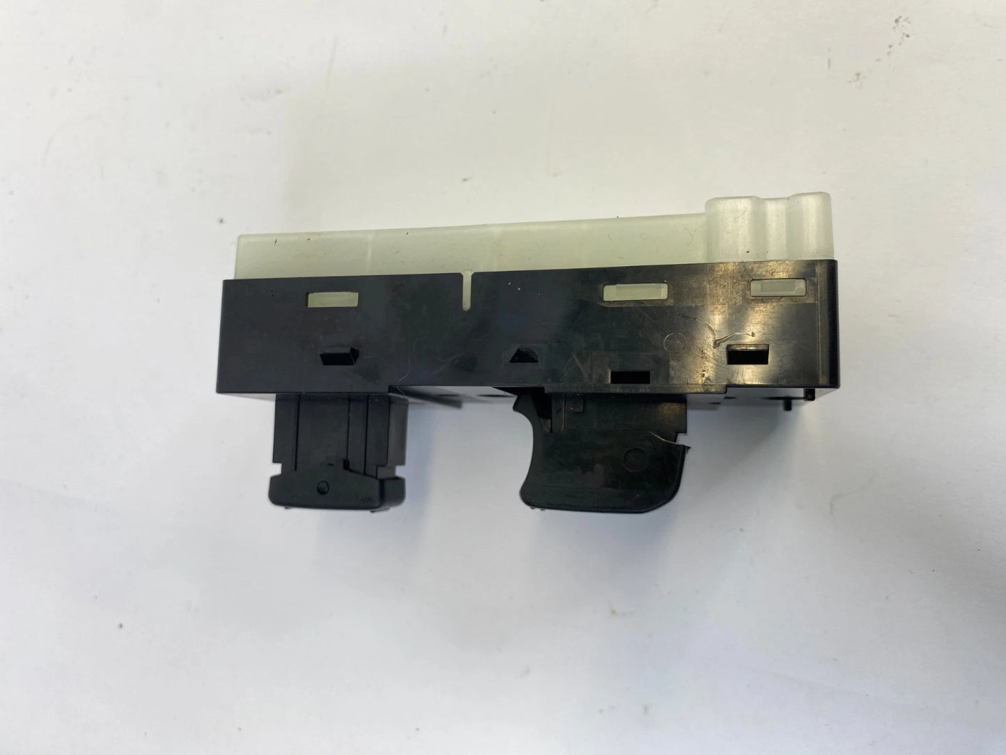 2003-2007 INFINITI G35 FRONT RIGHT PASSENGER DOOR WINDOW SWITCH 25411-JK40A OEM