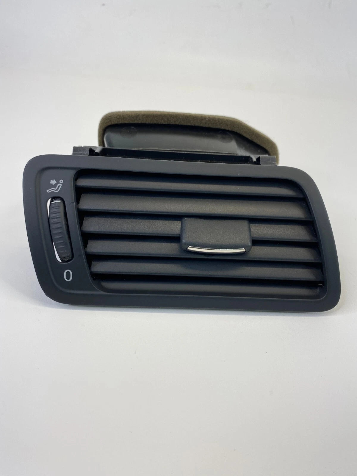 09-11 VOLKSWAGEN CC FRONT RIGHT PASSENGER SIDE OUTER DASH AIR VENT GRILLE ASSY