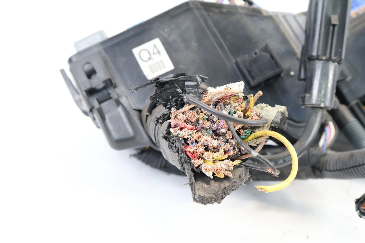 2007-2011 TOYOTA CAMRY 2.4L UNDER HOOD ENGINE FUSE BOX ASSY 82720-06091 OEM