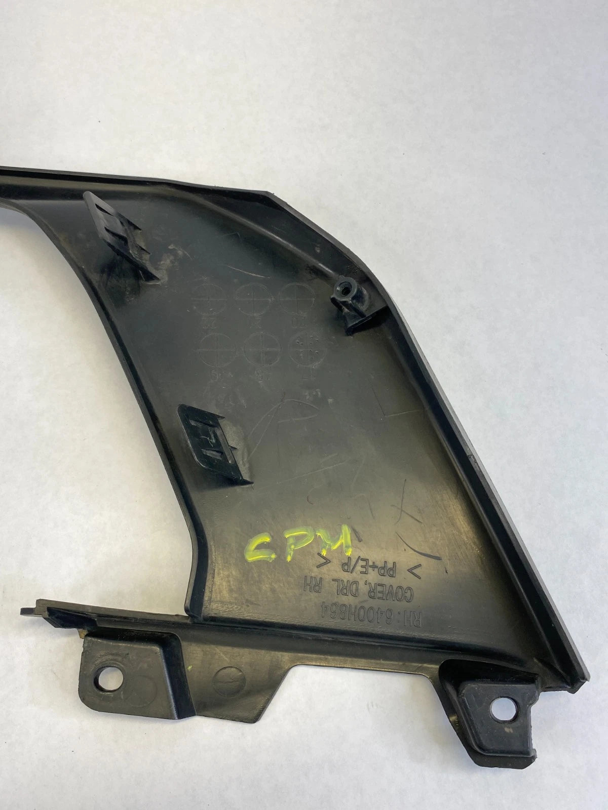 2018 2019 MITSUBISHI OUTLANDER SPORT FRONT RIGHT BUMPER MOLDING 6400H864 OEM
