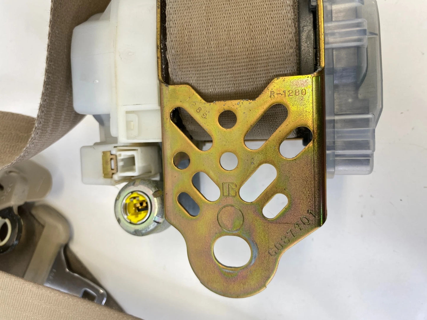 2002 2003 02 03 LEXUS ES300 FRONT PASSENGER RIGHT SIDE SEAT BELT RETRACTOR