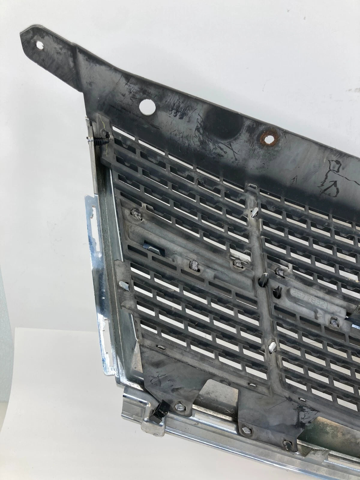 2008-2011 CADILLAC CTS FRONT UPPER CENTER BUMPER GRILL GRILLE W/ EMBLEM 25778322