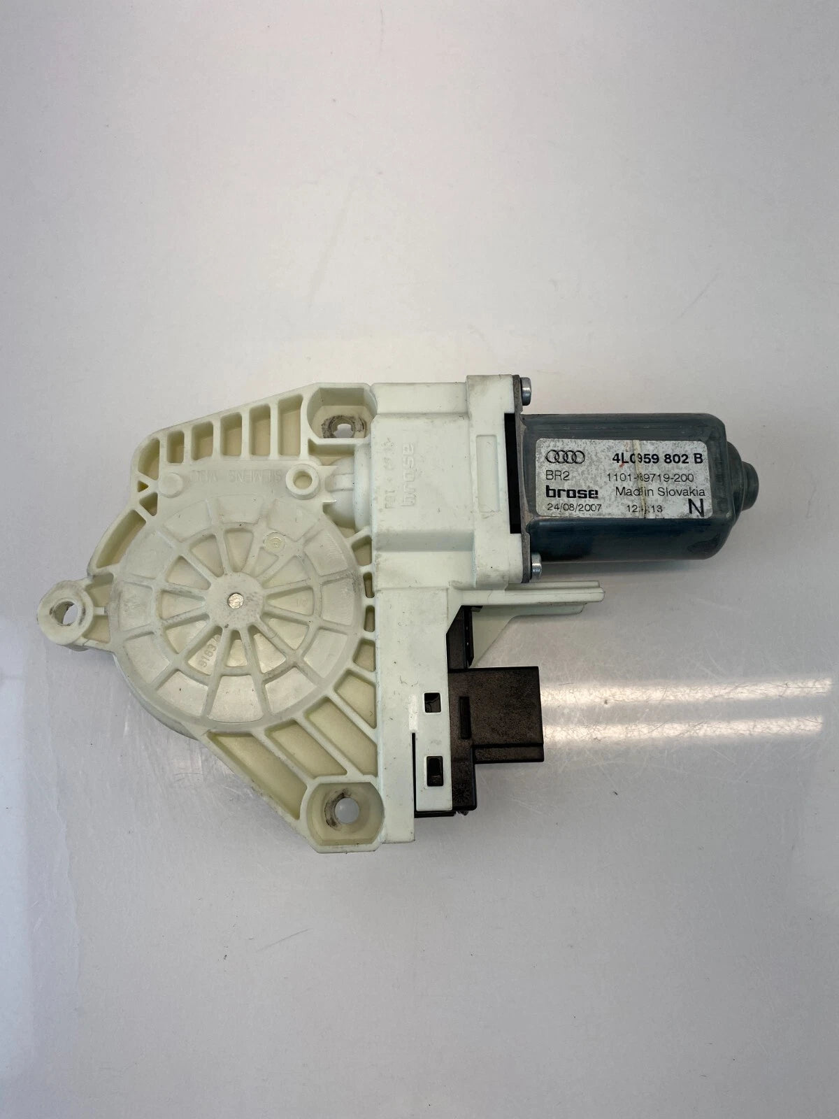 2007-2009 07-09 AUDI Q7 FRONT RIGHT PASSENGER SIDE DOOR POWER WINDOW MOTOR OEM