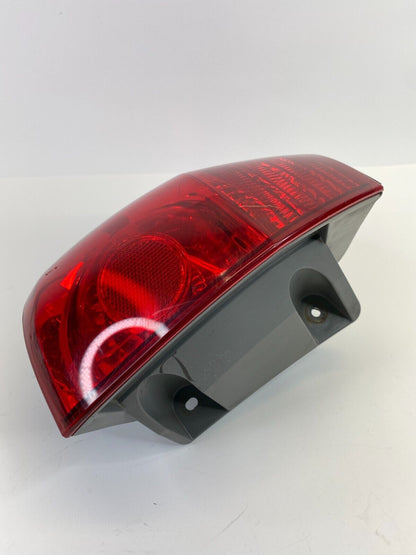 2006-2010 Toyota Sienna Left Driver Tail Light Lamp Taillight Quarter Mounted