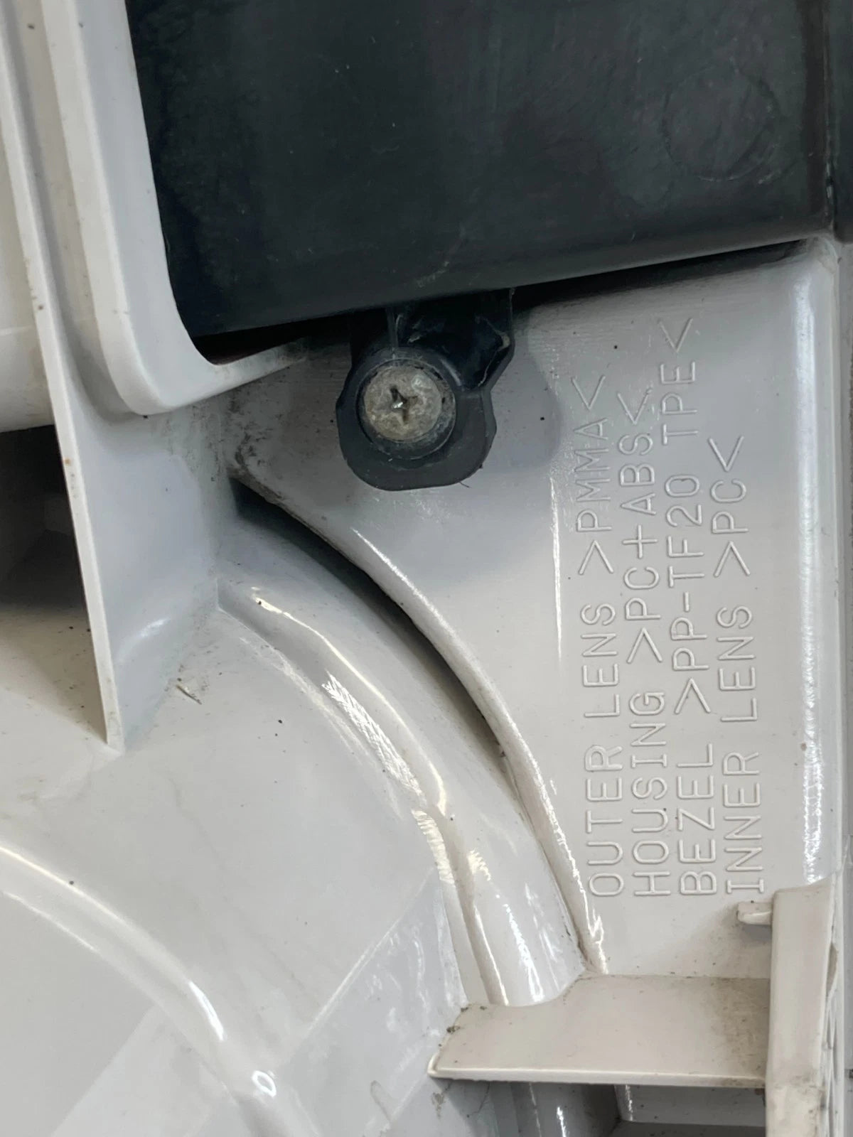 2010-2015 CHEVROLET EQUINOX RIGHT PASSENGER SIDE TAIL LIGHT TAILLIGHT LAMP OEM