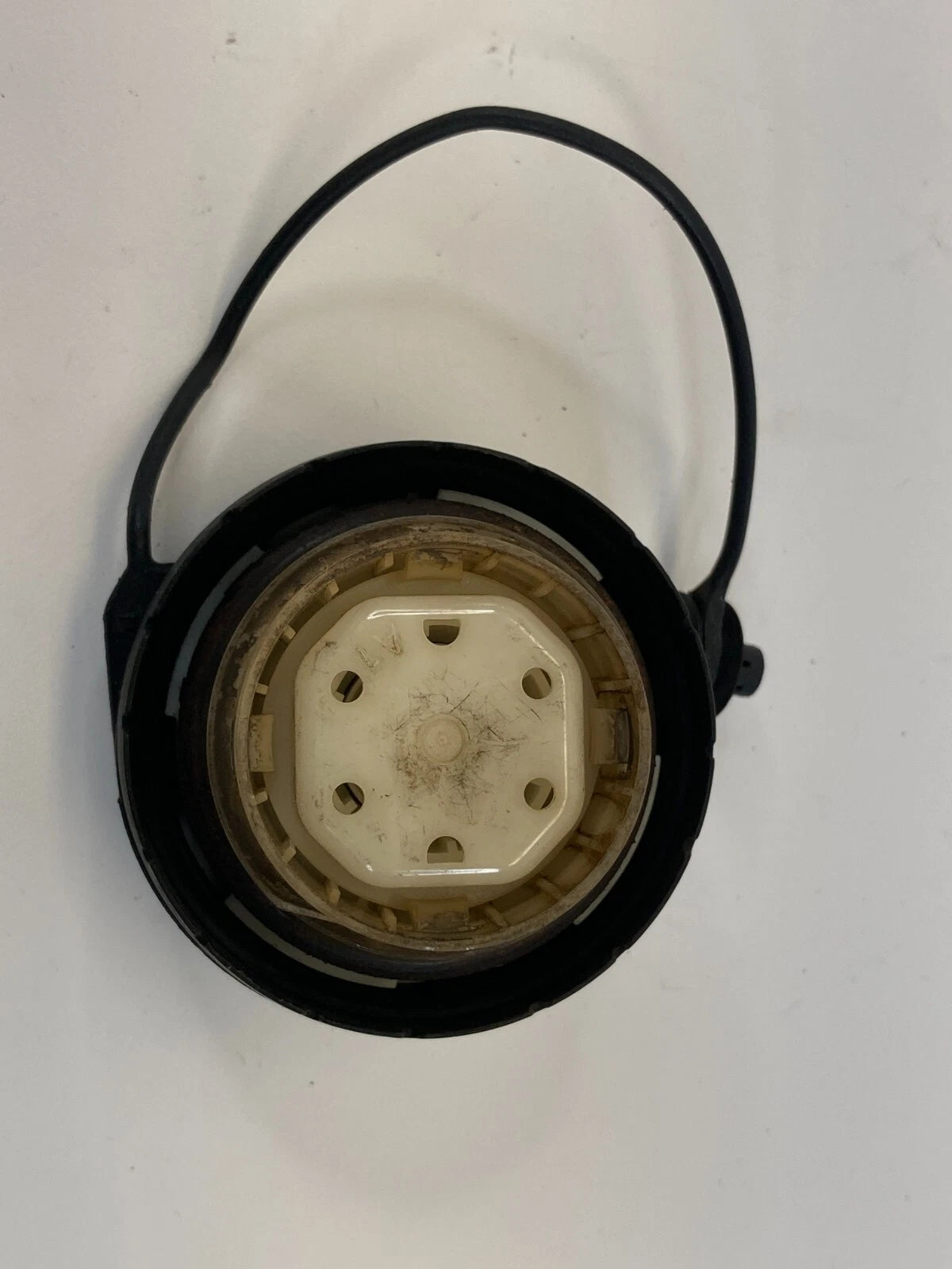 2010 2011 CADILLAC SRX 12-15 CTS 13-17 ATS FUEL FILLER GAS TANK CAP COVER OEM