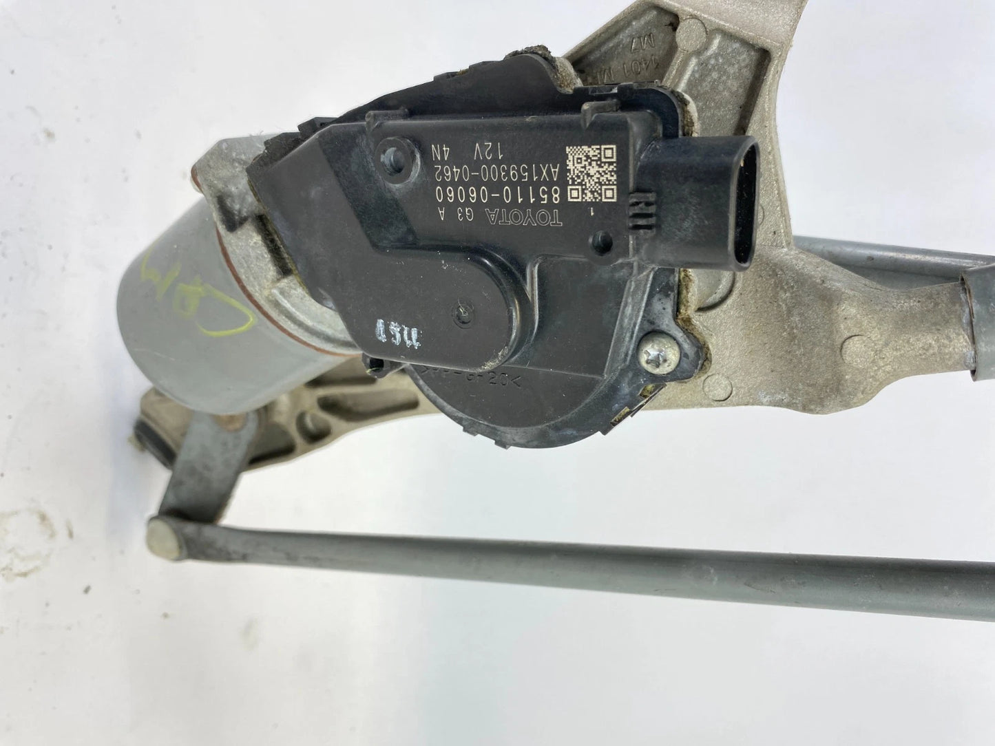 2007-2011 TOYOTA CAMRY FRONT WINDSHIELD WIPER MOTOR WITH LINKAGE OEM 85110-06060