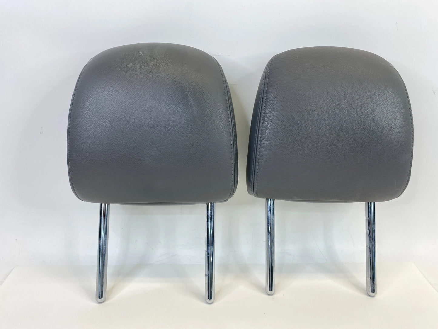 2010 2011 TOYOTA PRIUS FRONT LEFT RIGHT SEAT HEADREST HEAD REST SET PAIR OEM