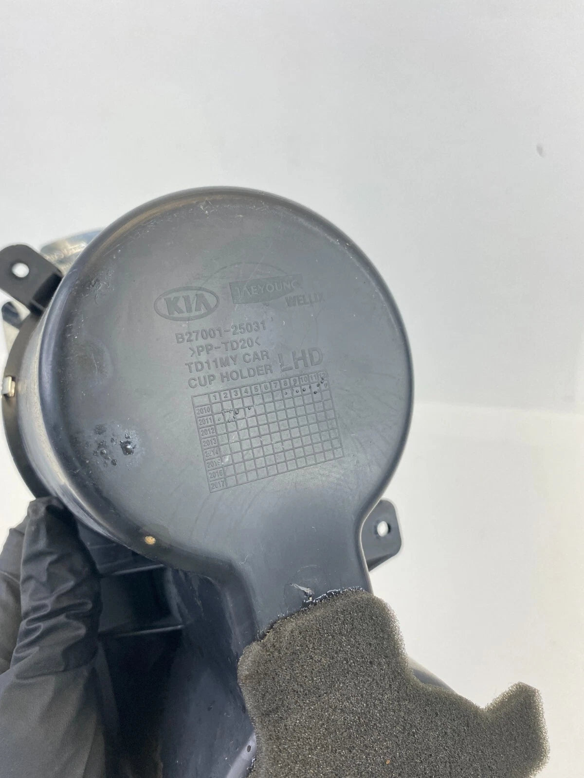 2010 2011 2012 2013 KIA FORTE CENTER CONSOLE DUAL CUP HOLDER B27001-25031 OEM