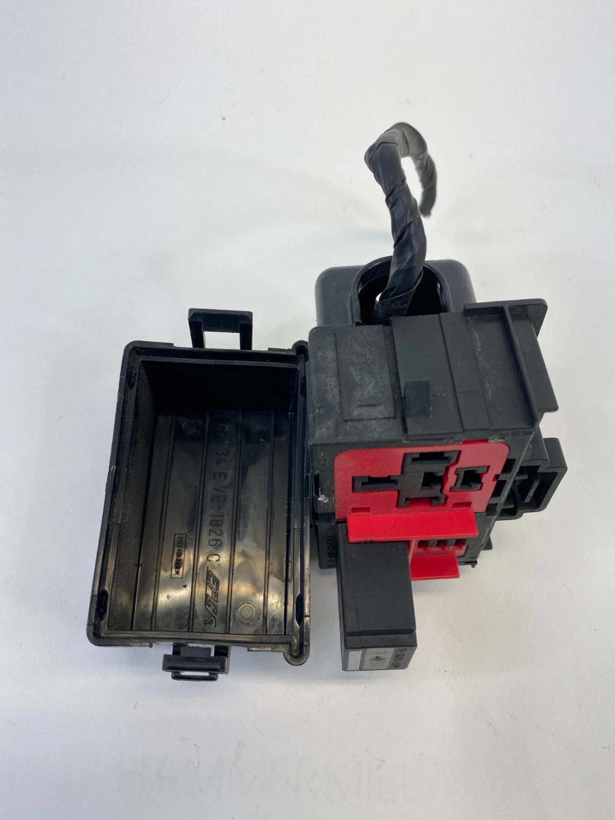 08-16 VOLVO XC70 3.2L L6 UNDER HOOD SMALL FUSE BOX FAN RELAY BOX W COVER OEM