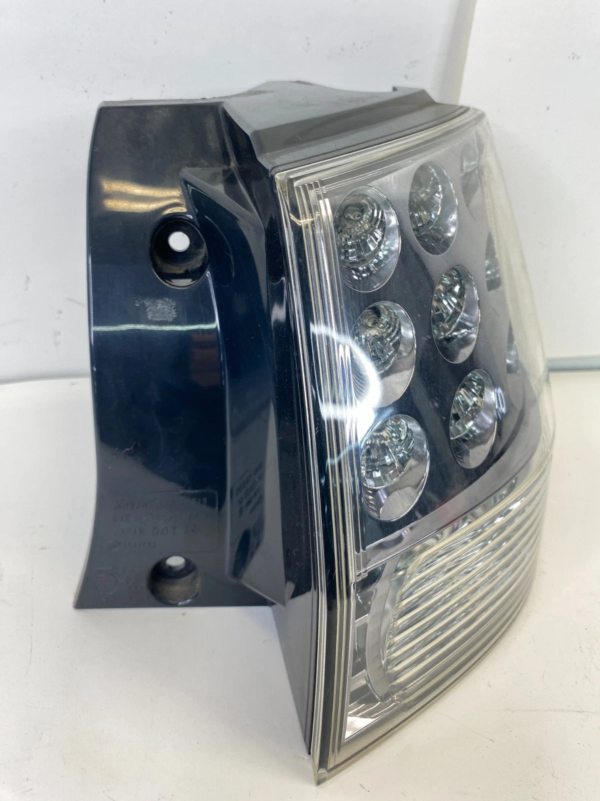 2007-2013 MITSUBISHI OUTLANDER RIGHT SIDE QUARTER PANEL TAILLIGHT TAIL LAMP OEM