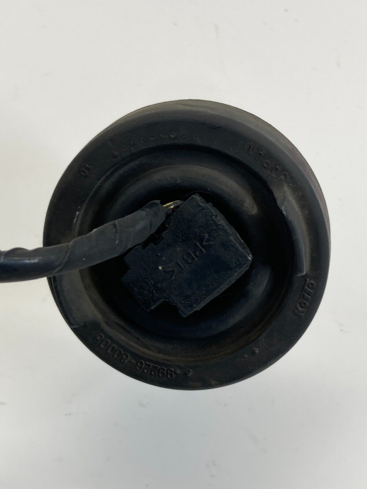 2000-2004 Nissan Pathfinder Right Side Socket Headlamp Bulb & Retainer Assy OEM