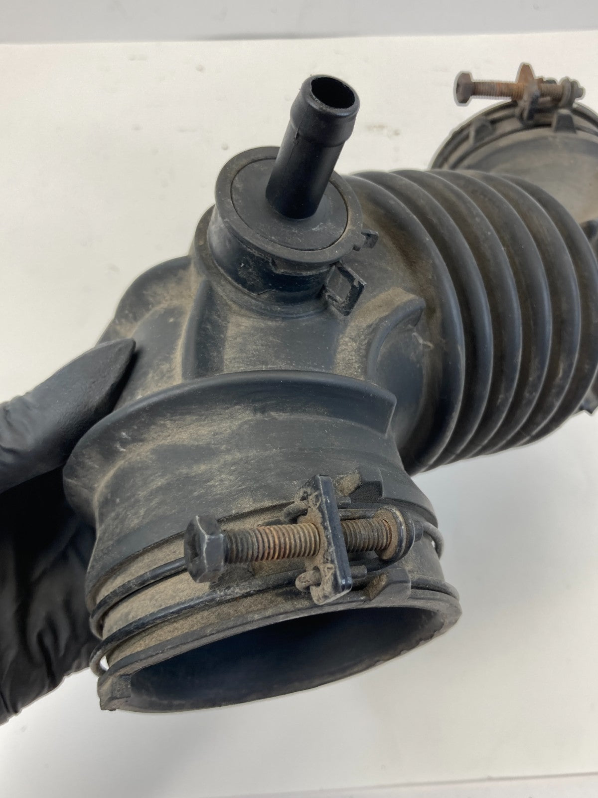 14 15 16 17 18 19 Kia Soul 1.6L L4 MT Air Cleaner Intake Inlet Duct Hose OEM