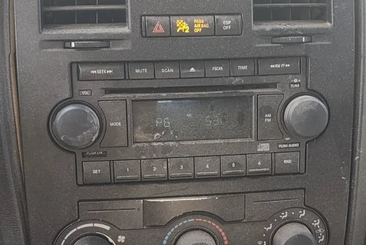 2005-2006 CHRYSLER 300 RADIO AM FM CD PLAYER RECEIVER P05064030AM OEM FACTORY