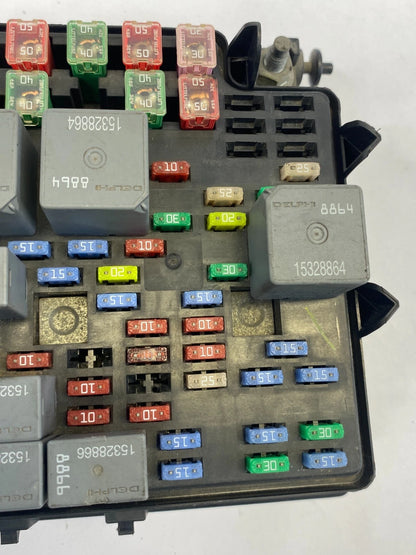 04 05 06 CHEVY TAHOE YUKON 5.3L INNER CABIN FUSE RELAY JUNCTION BOX 15201930 OEM