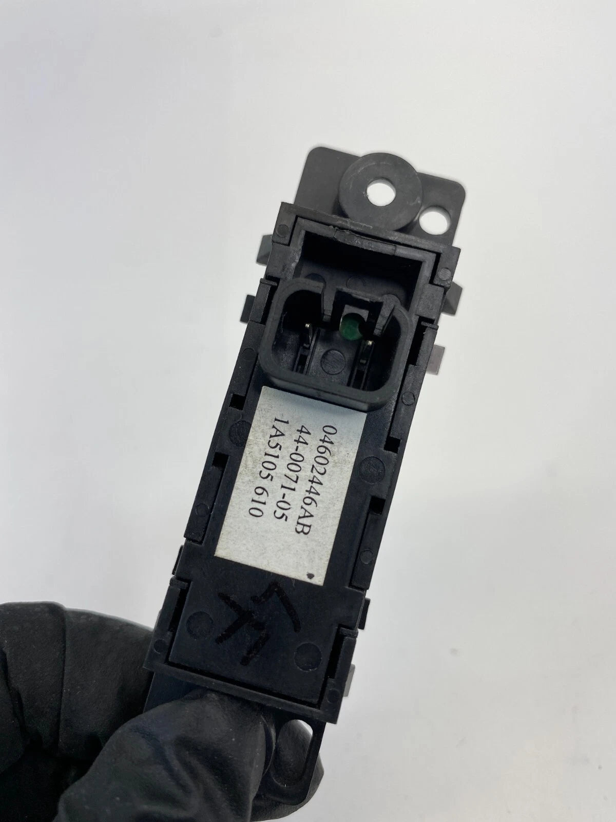 2005-2010 CHRYSLER 300 SEAT ADJUSTMENT MEMORY SELECTOR BUTTON SWITCH 04602446AB